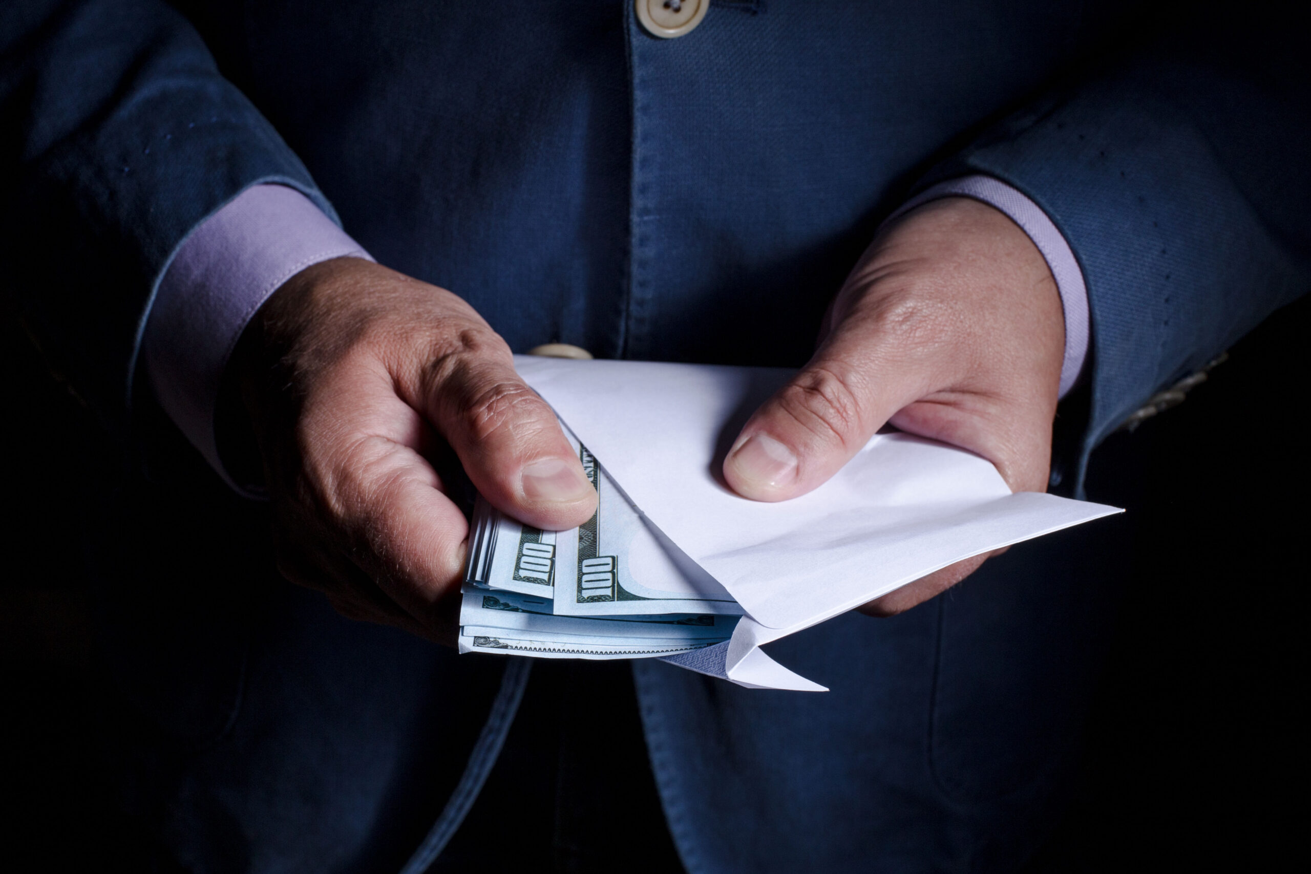 Money laundering in offshore and criminal capitals. The concept of anti laundering money ALM